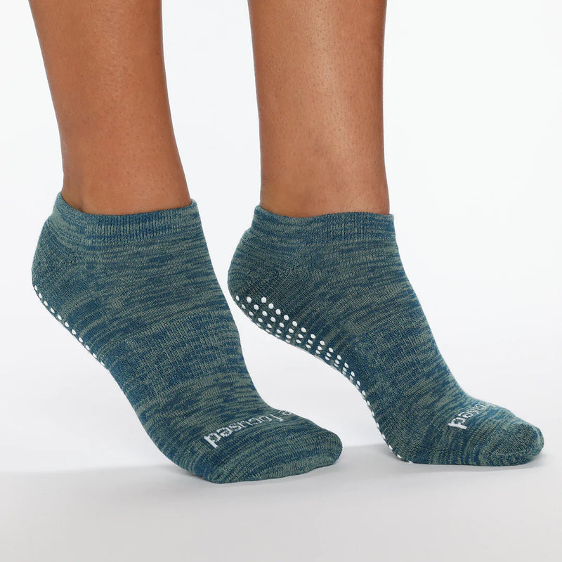 BE FOCUSED Marbled Grip Socks WOMEN